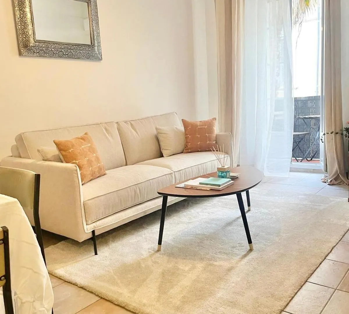 Cannes 2 Bedroom Apartment - 19Jdr2 0*,